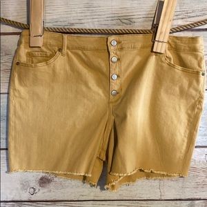 24W Sonoma button shorts. Freyed hem. 5 pocket style.